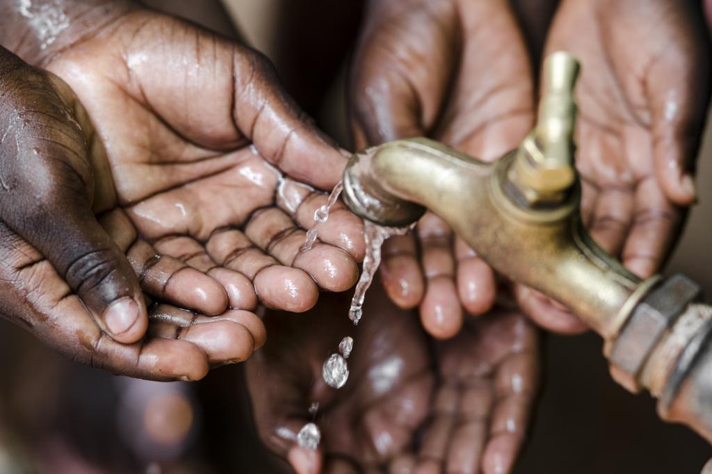 hands clean water