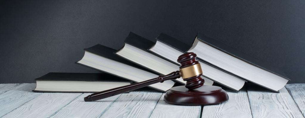law gavel books crop