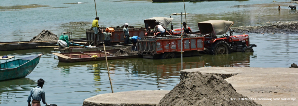 AHCD - Sand mining on the banks of Tapti