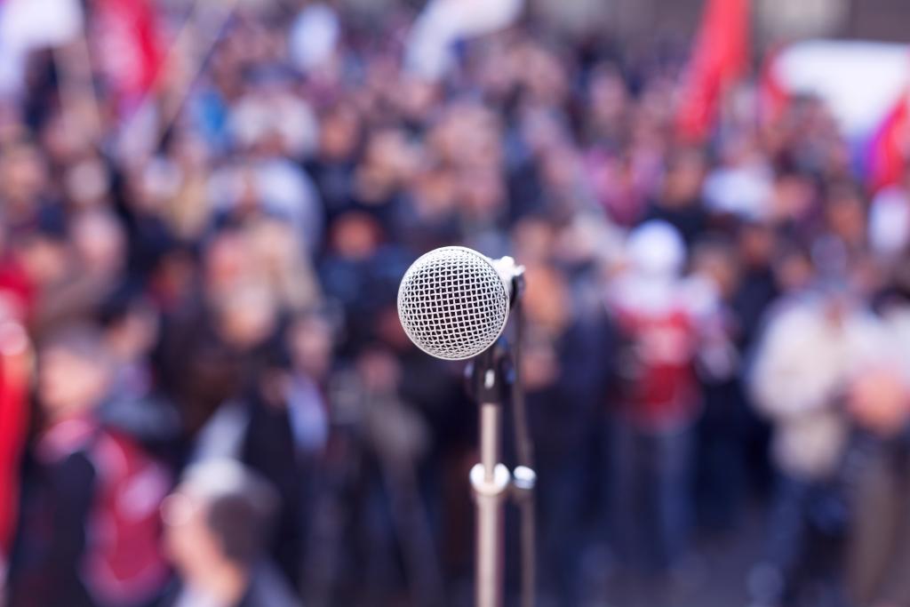 microphone crowd