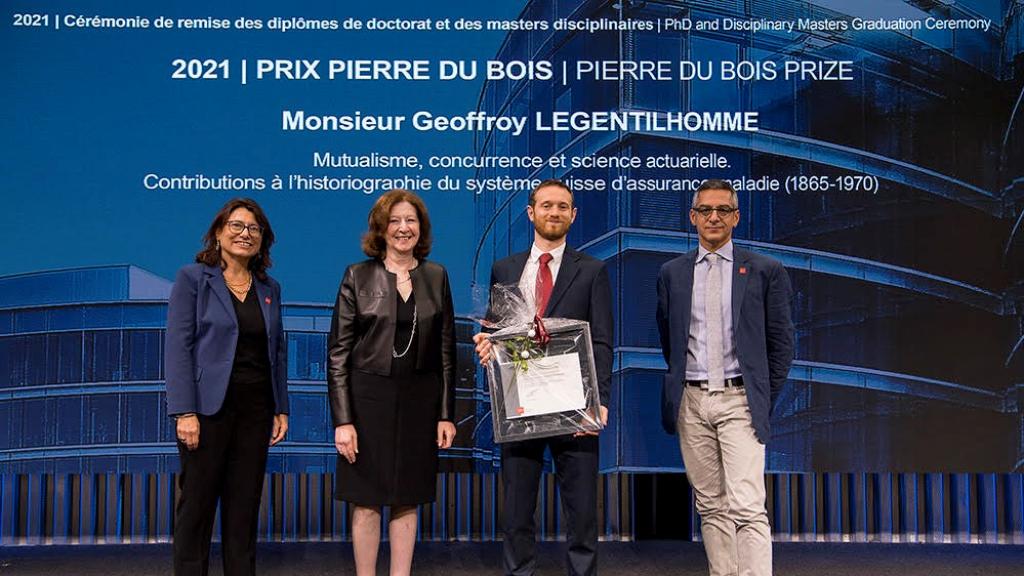 Geoffroy Legentilhomme being awarded the Pierre du Bois Prize 2021