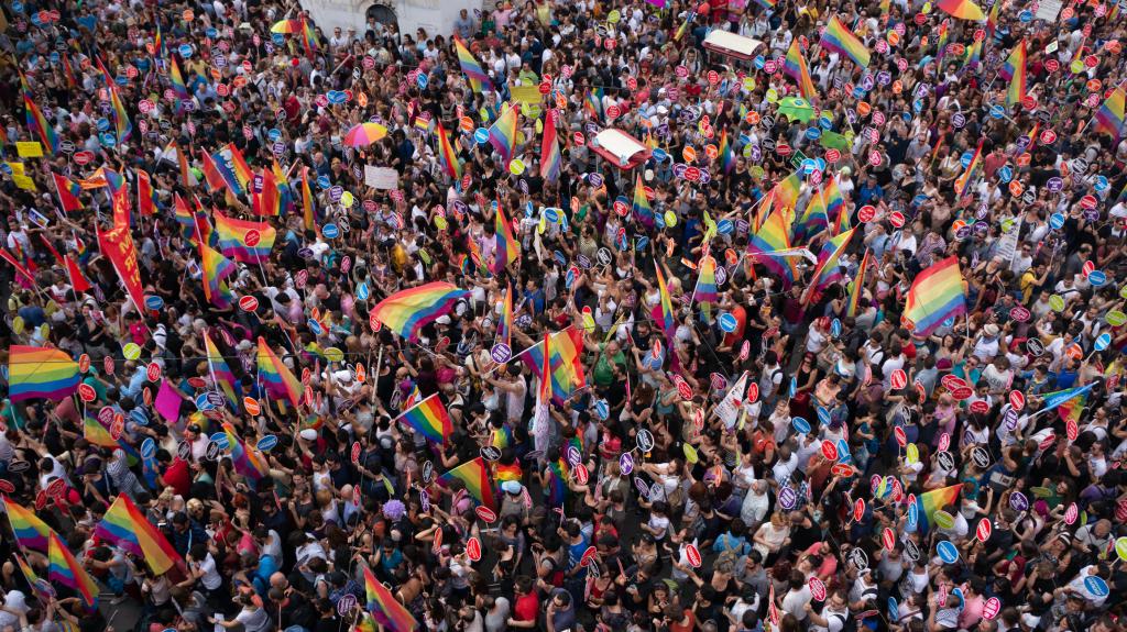 Rafael Carrano Lelis (he/him) is a PhD researcher in International Law at the Geneva Graduate Institute. His research focuses on the production of LGBTI subjects in International Human Rights Law discourse.