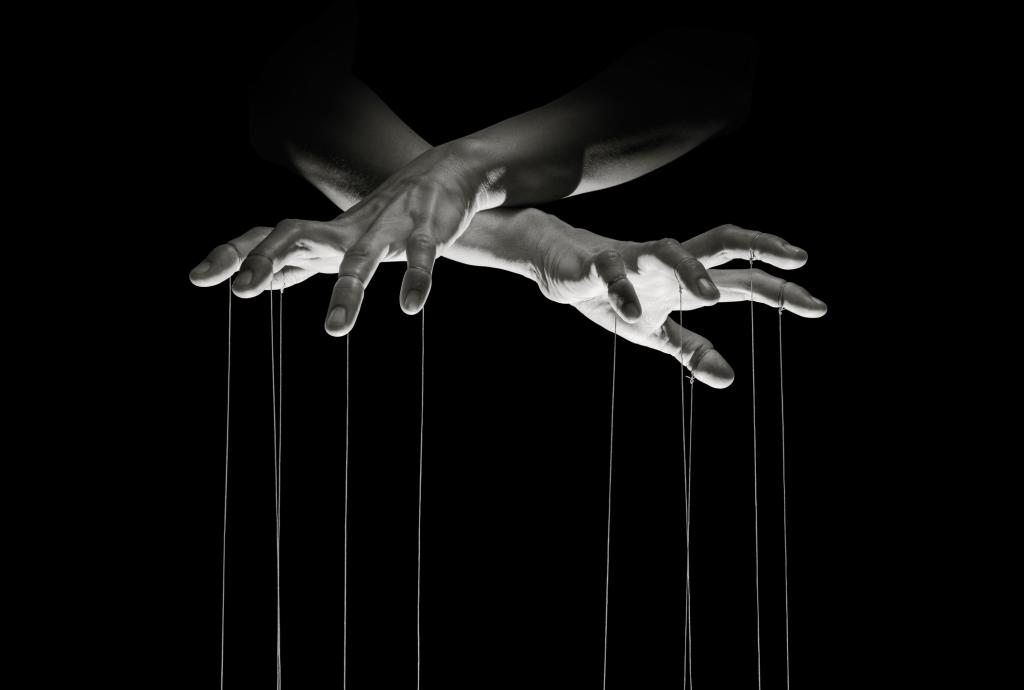 Hands holding strings