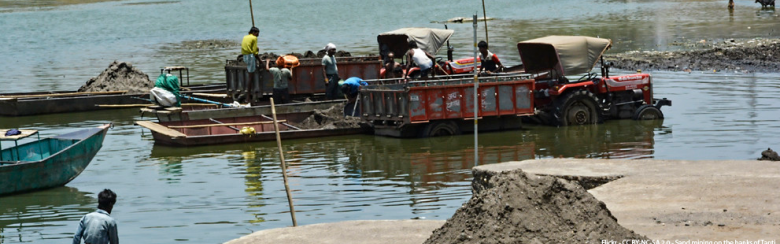 AHCD - Sand mining on the banks of Tapti
