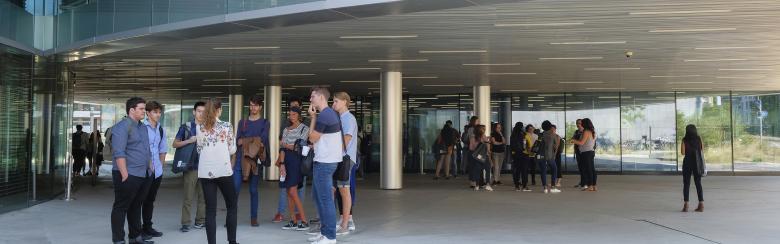 étudiants Maison de la Paix extérieur 01